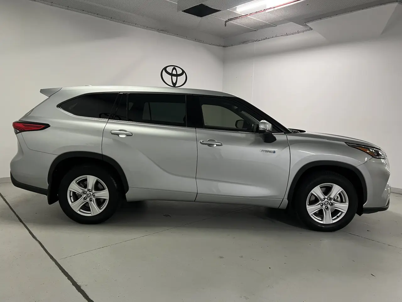 2021 TOYOTA KLUGER HYBRID Gallery Image 4
