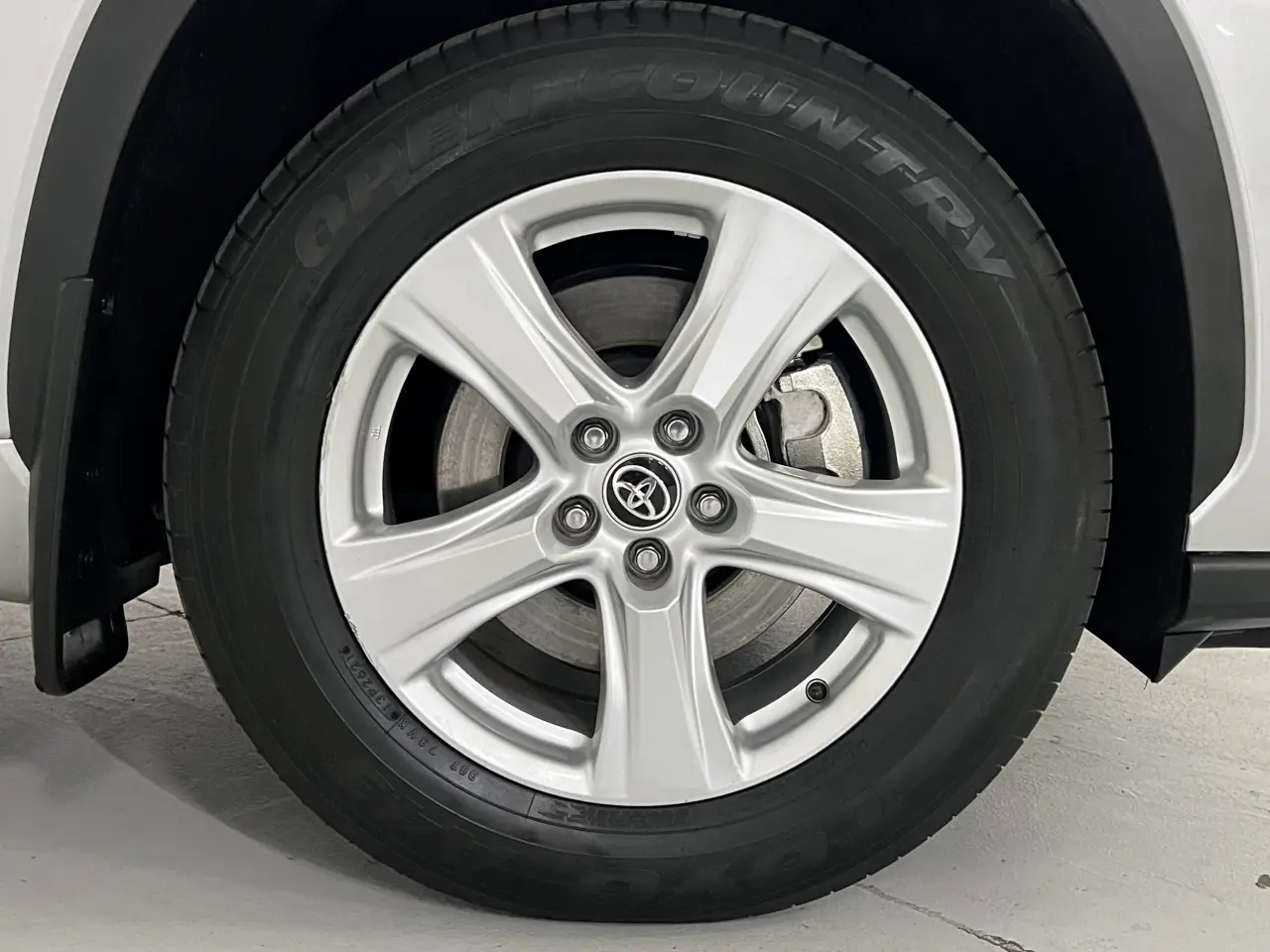2021 TOYOTA KLUGER HYBRID Gallery Image 5