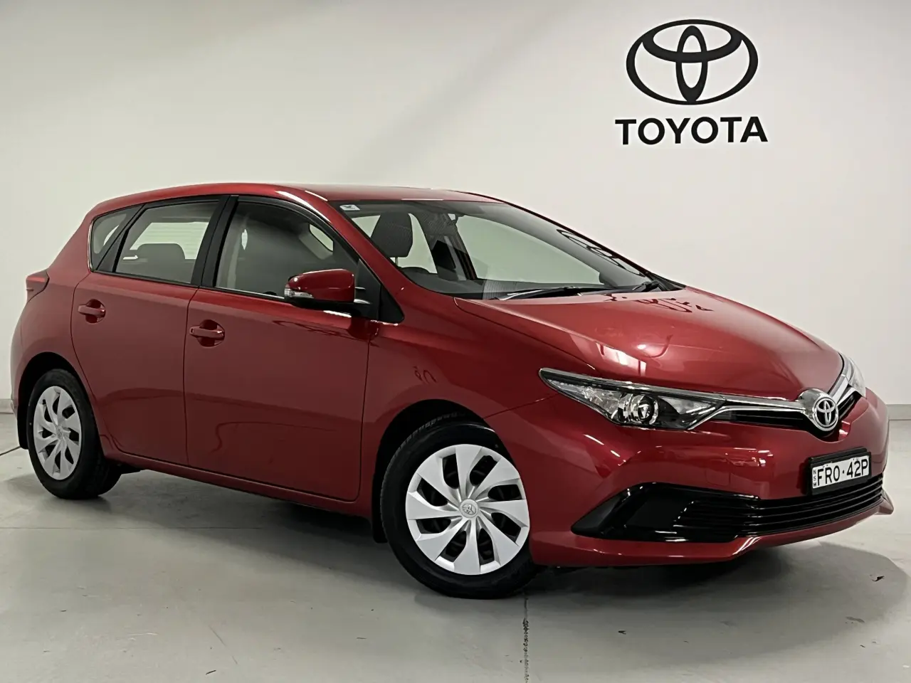 2017 TOYOTA COROLLA Gallery Image 1