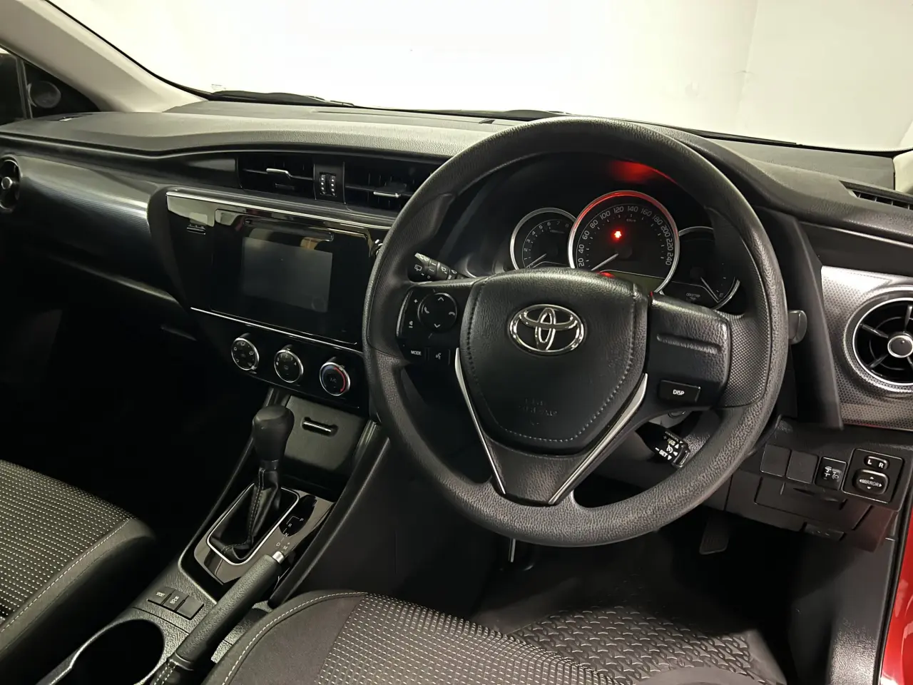 2017 TOYOTA COROLLA Gallery Image 10