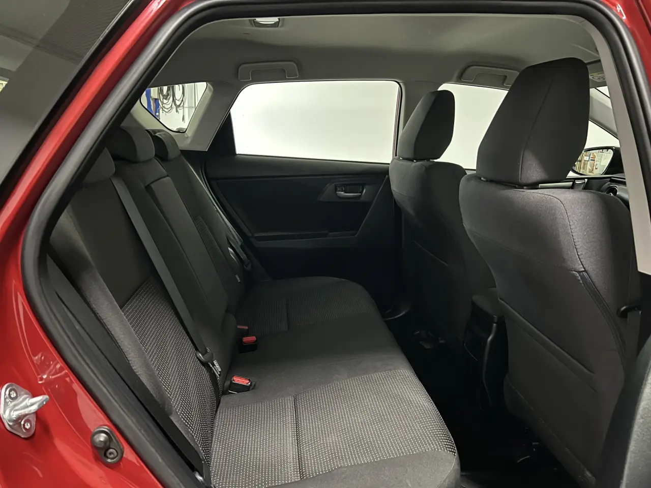 2017 TOYOTA COROLLA Gallery Image 11