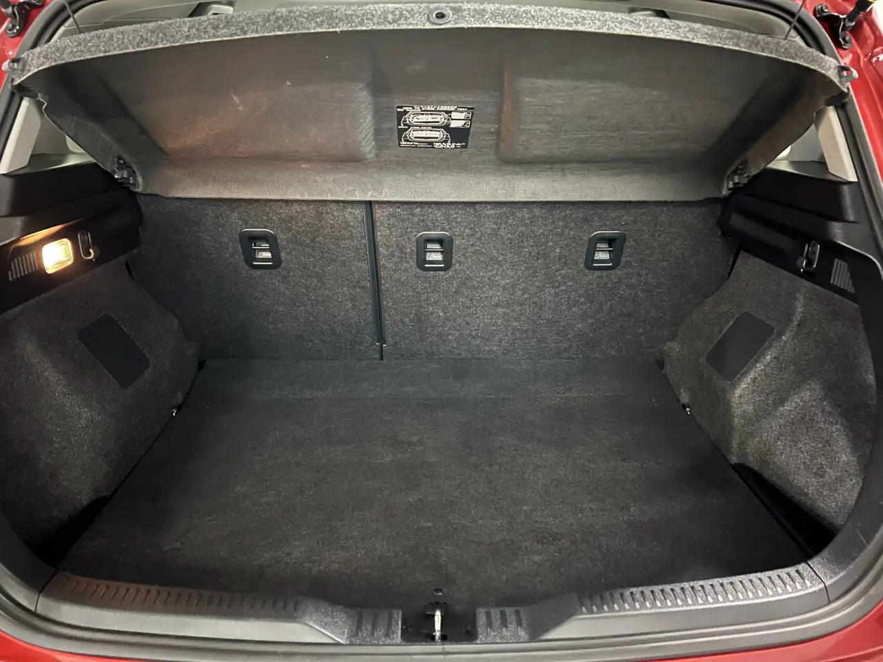 2017 TOYOTA COROLLA Gallery Image 12