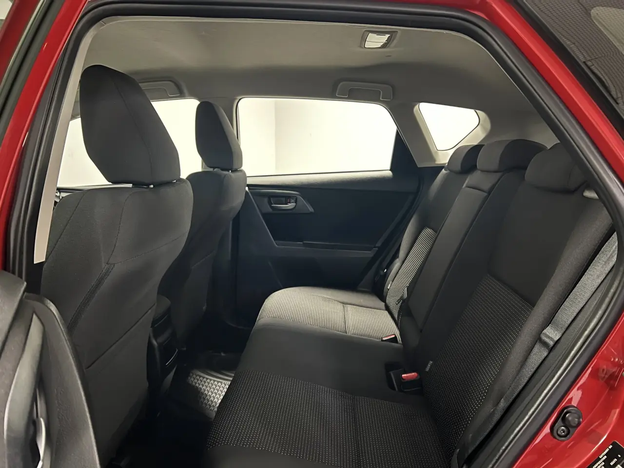 2017 TOYOTA COROLLA Gallery Image 13