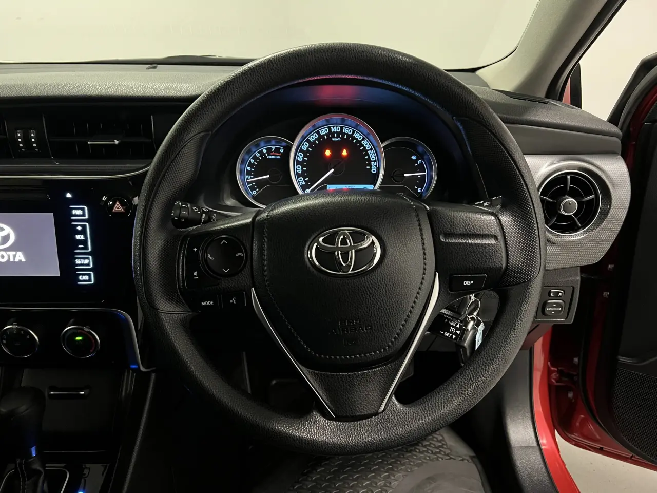 2017 TOYOTA COROLLA Gallery Image 16