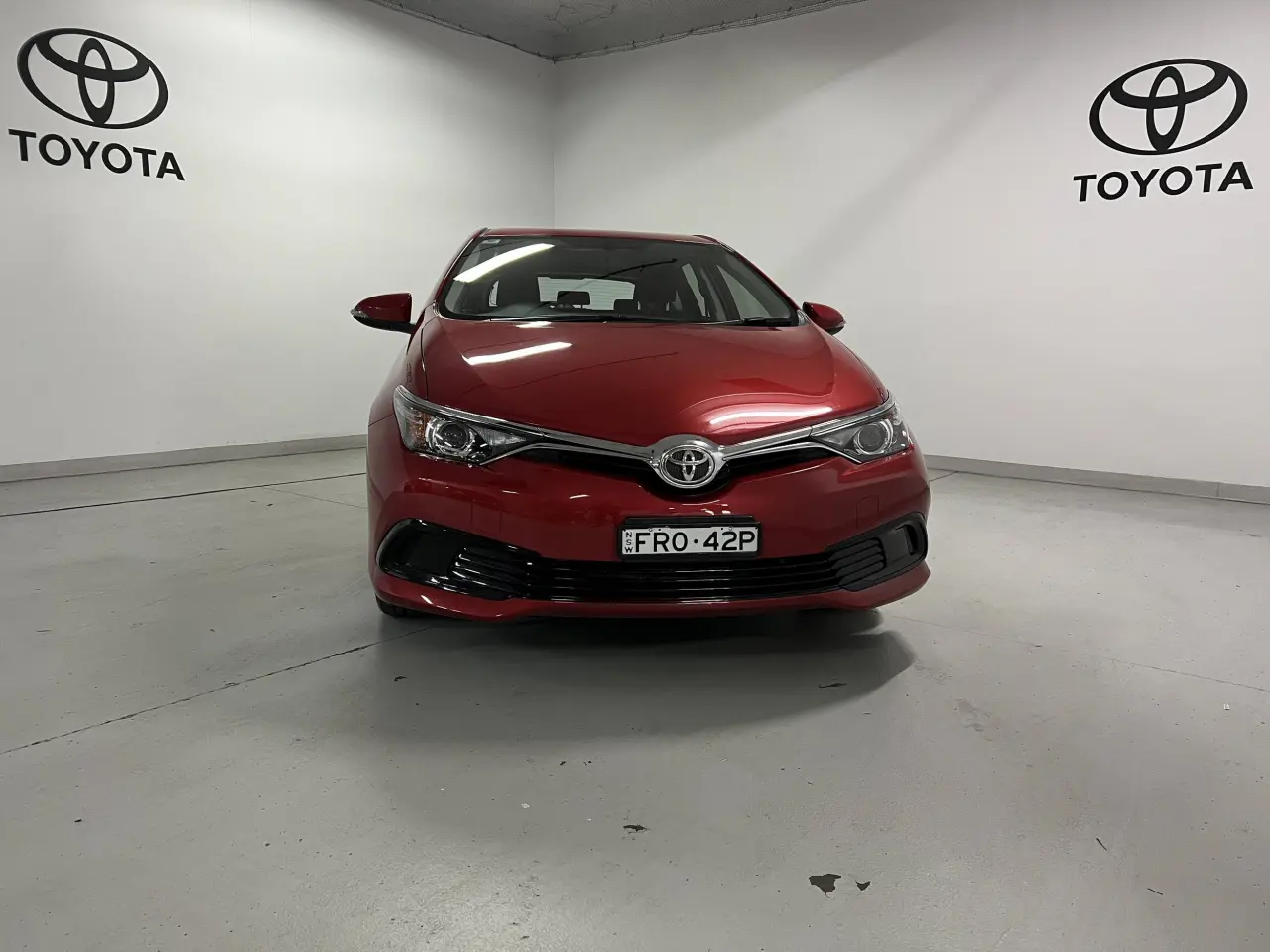 2017 TOYOTA COROLLA Gallery Image 2
