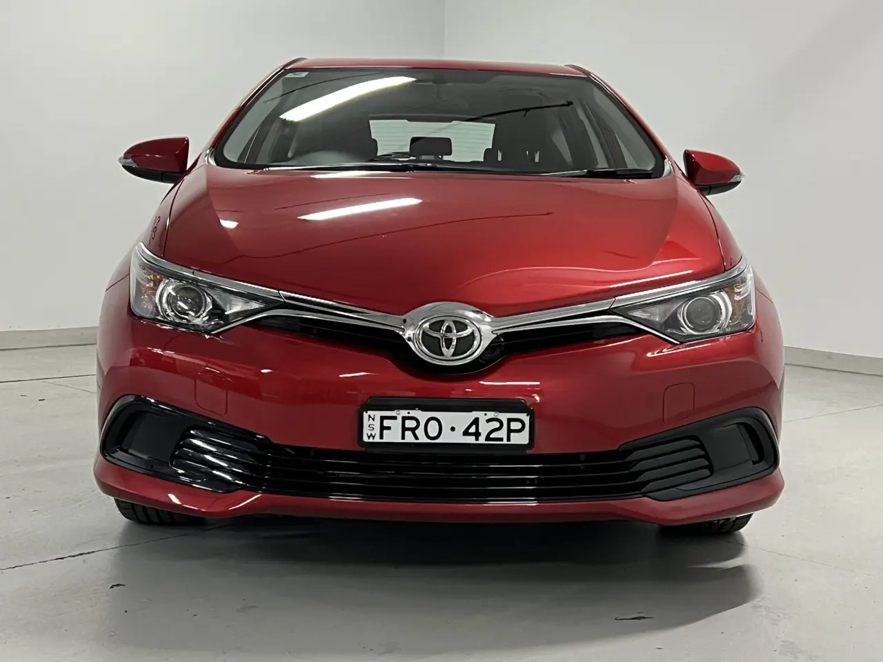 2017 TOYOTA COROLLA Gallery Image 3