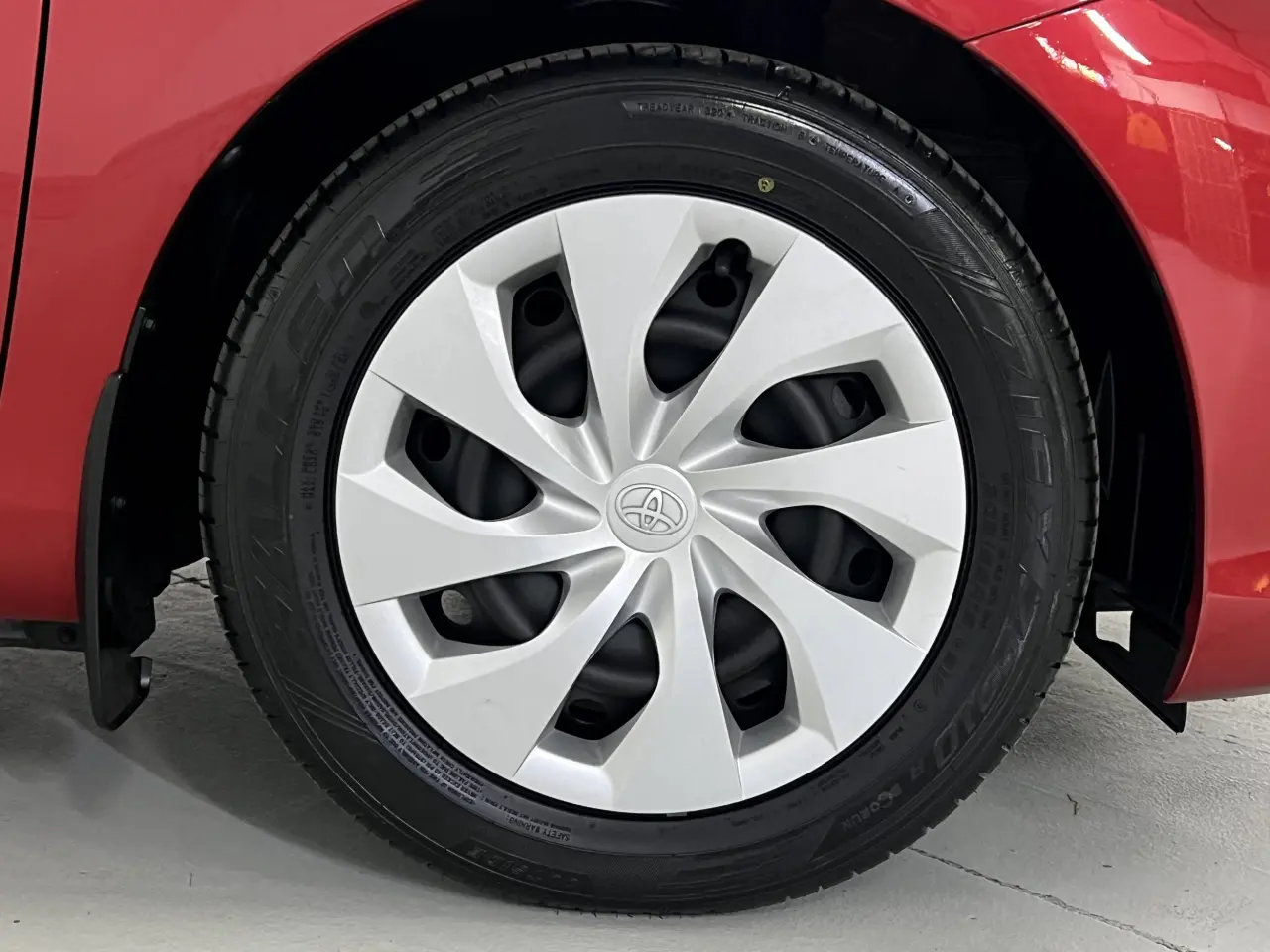 2017 TOYOTA COROLLA Gallery Image 5