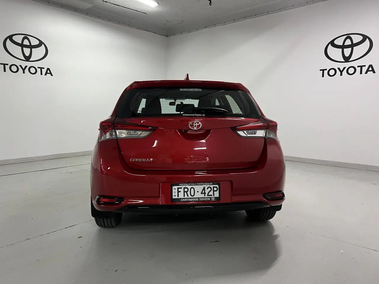 2017 TOYOTA COROLLA Gallery Image 6