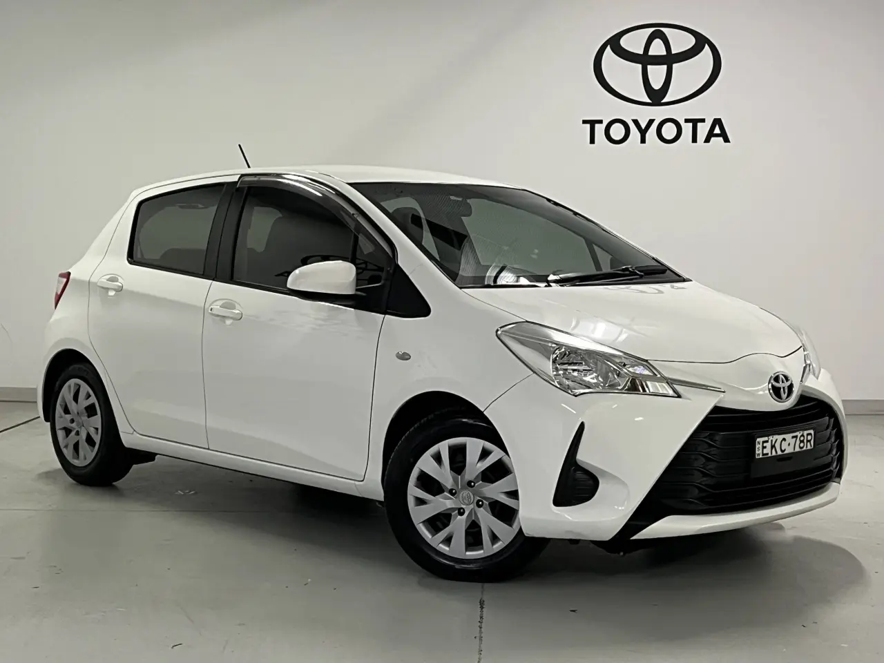 2017 TOYOTA YARIS Gallery Image 1