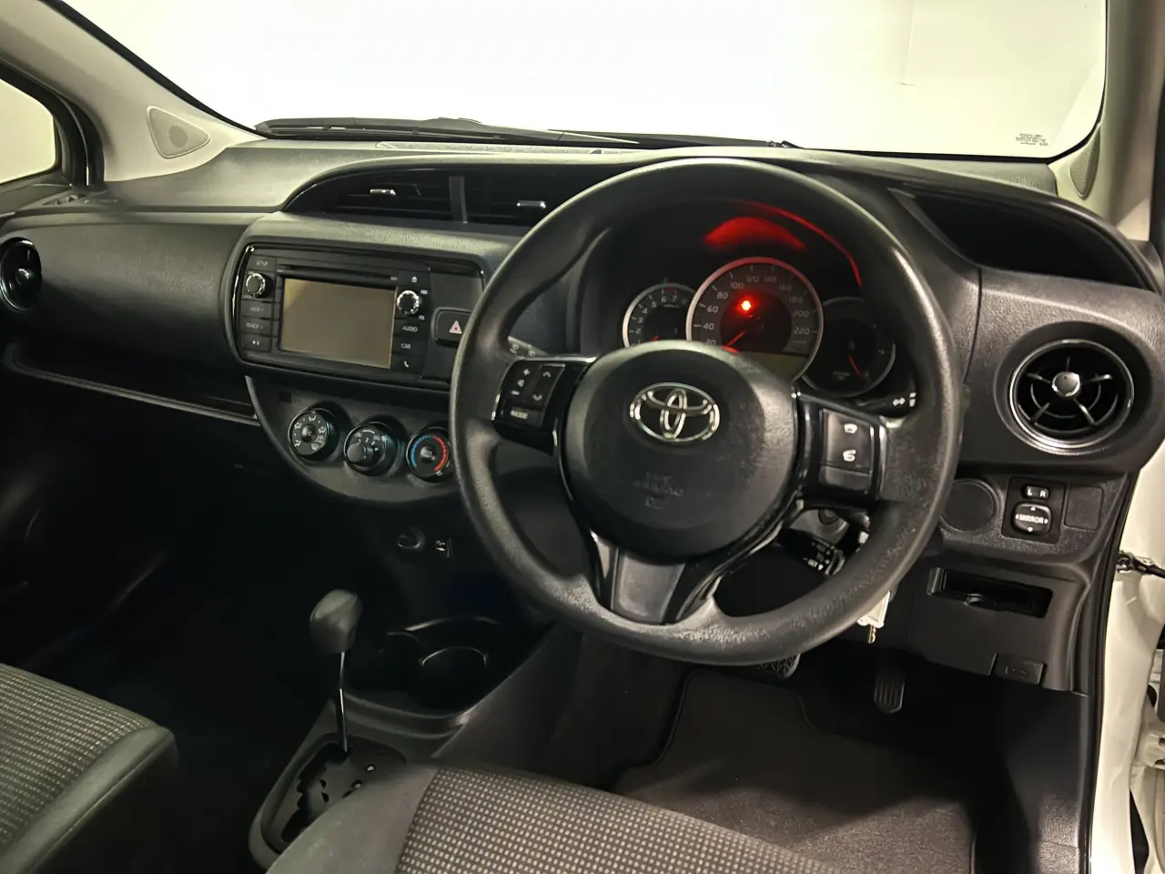 2017 TOYOTA YARIS Gallery Image 10