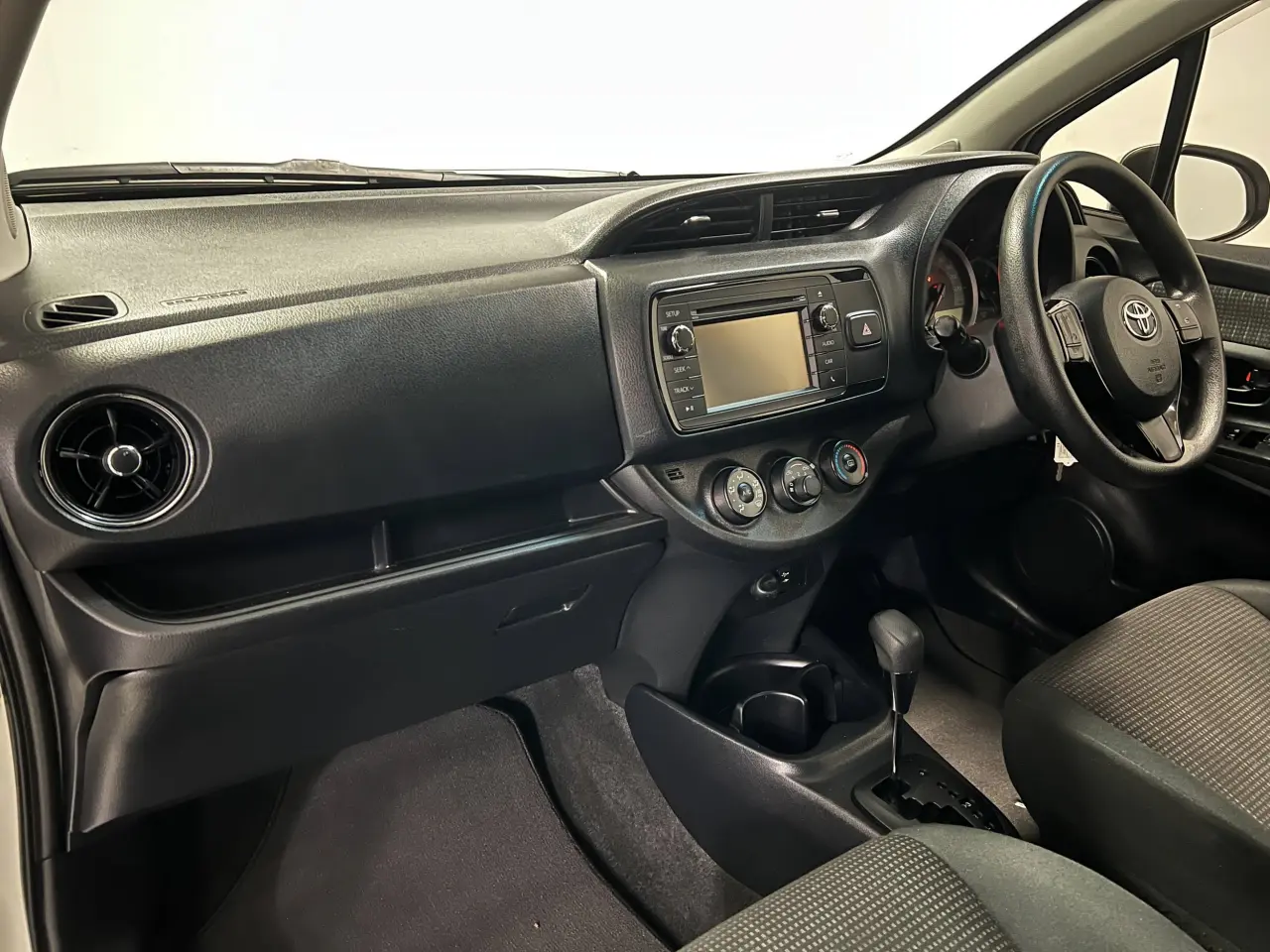 2017 TOYOTA YARIS Gallery Image 14