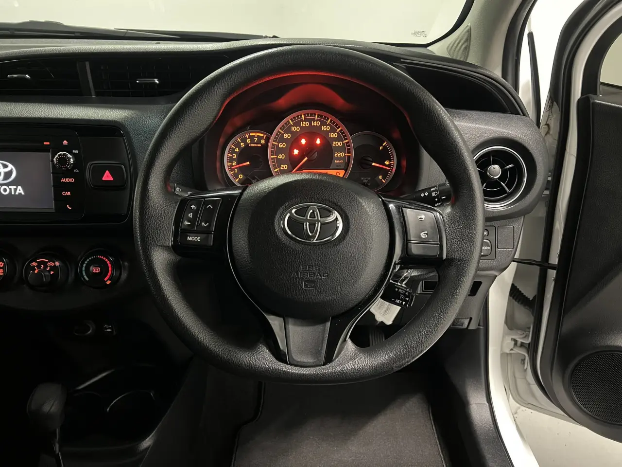 2017 TOYOTA YARIS Gallery Image 16