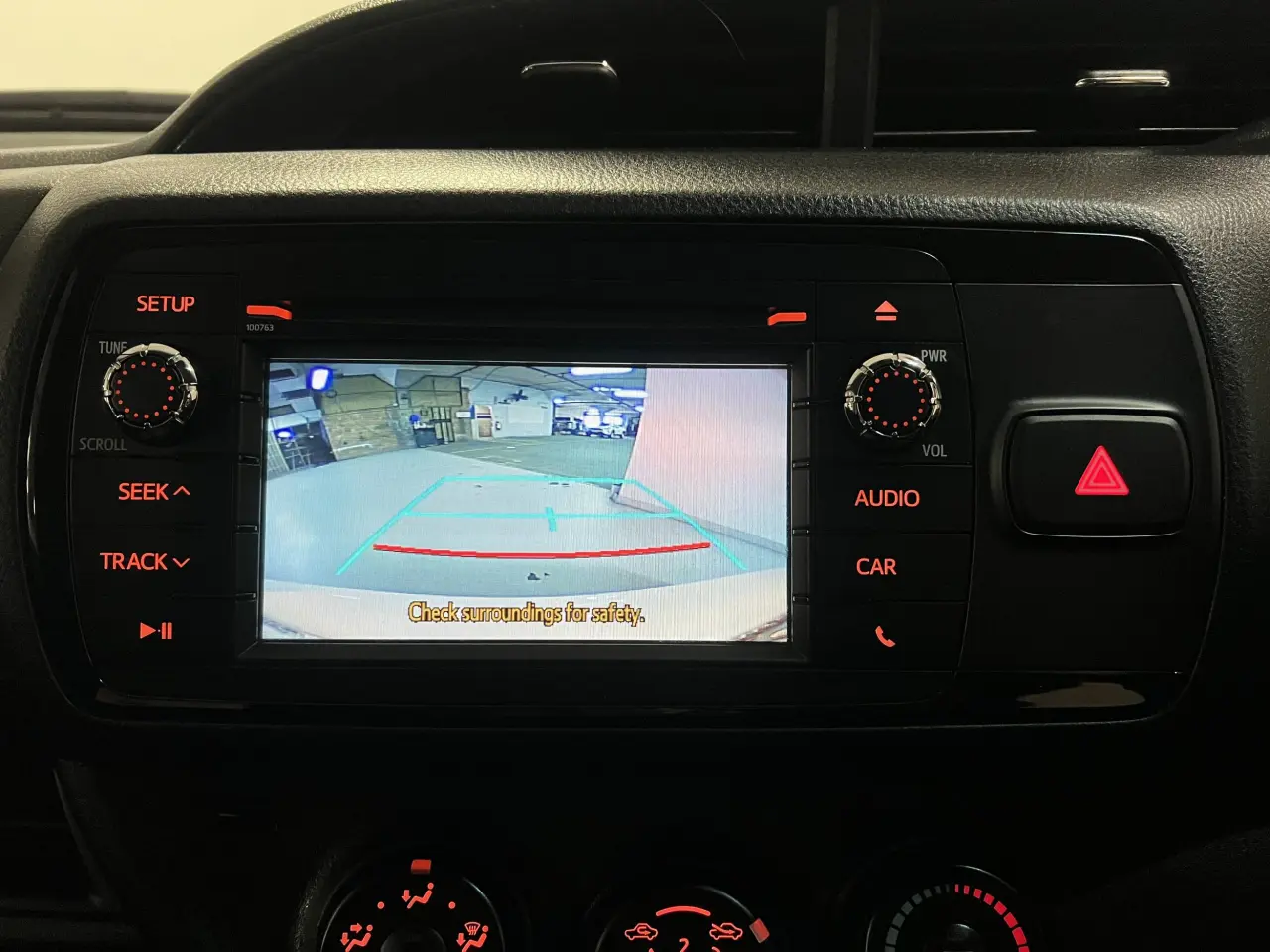 2017 TOYOTA YARIS Gallery Image 18