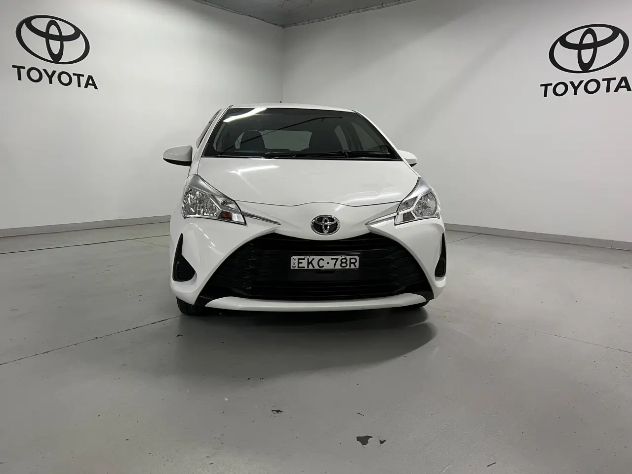2017 TOYOTA YARIS Gallery Image 2