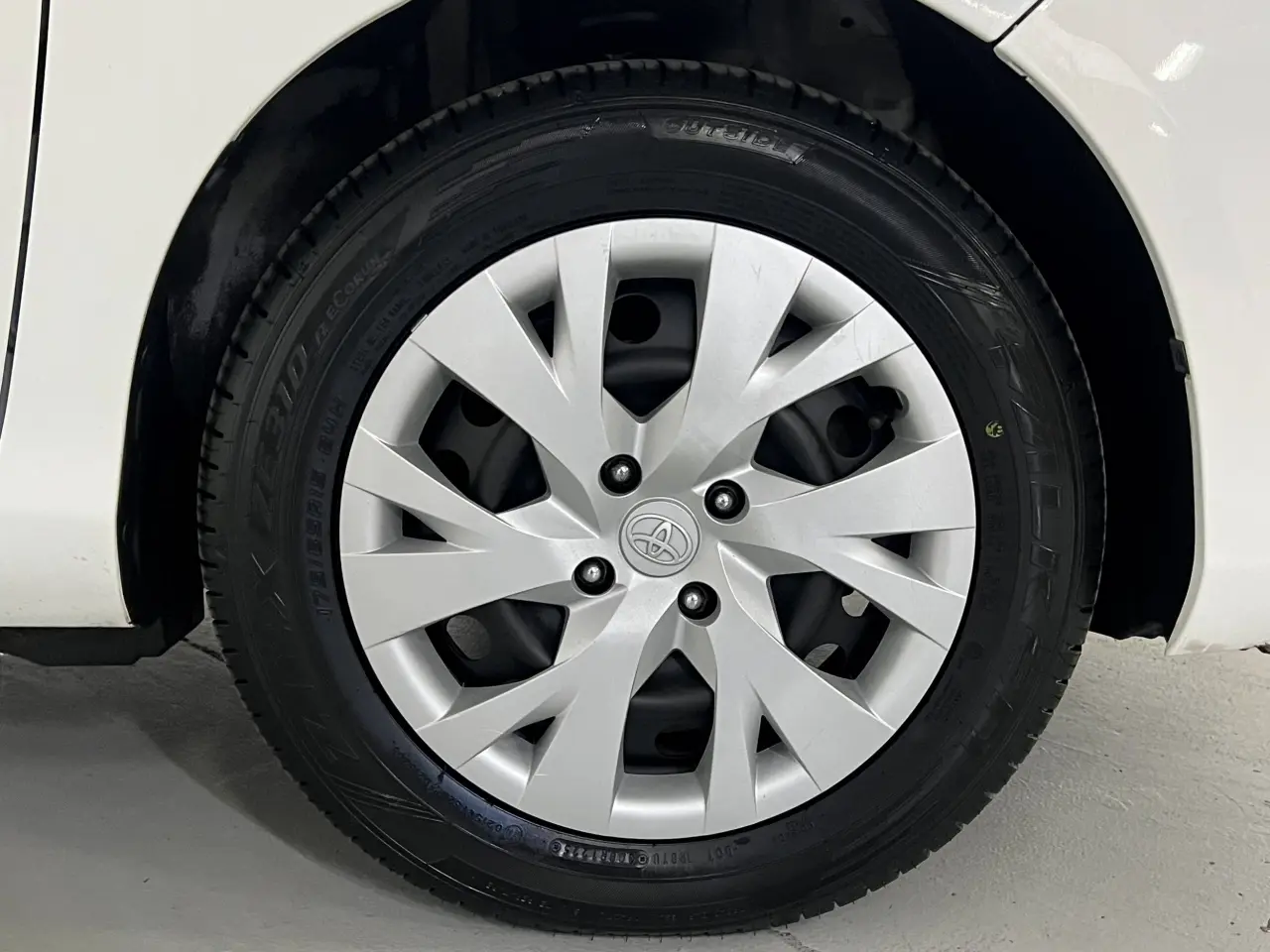 2017 TOYOTA YARIS Gallery Image 5