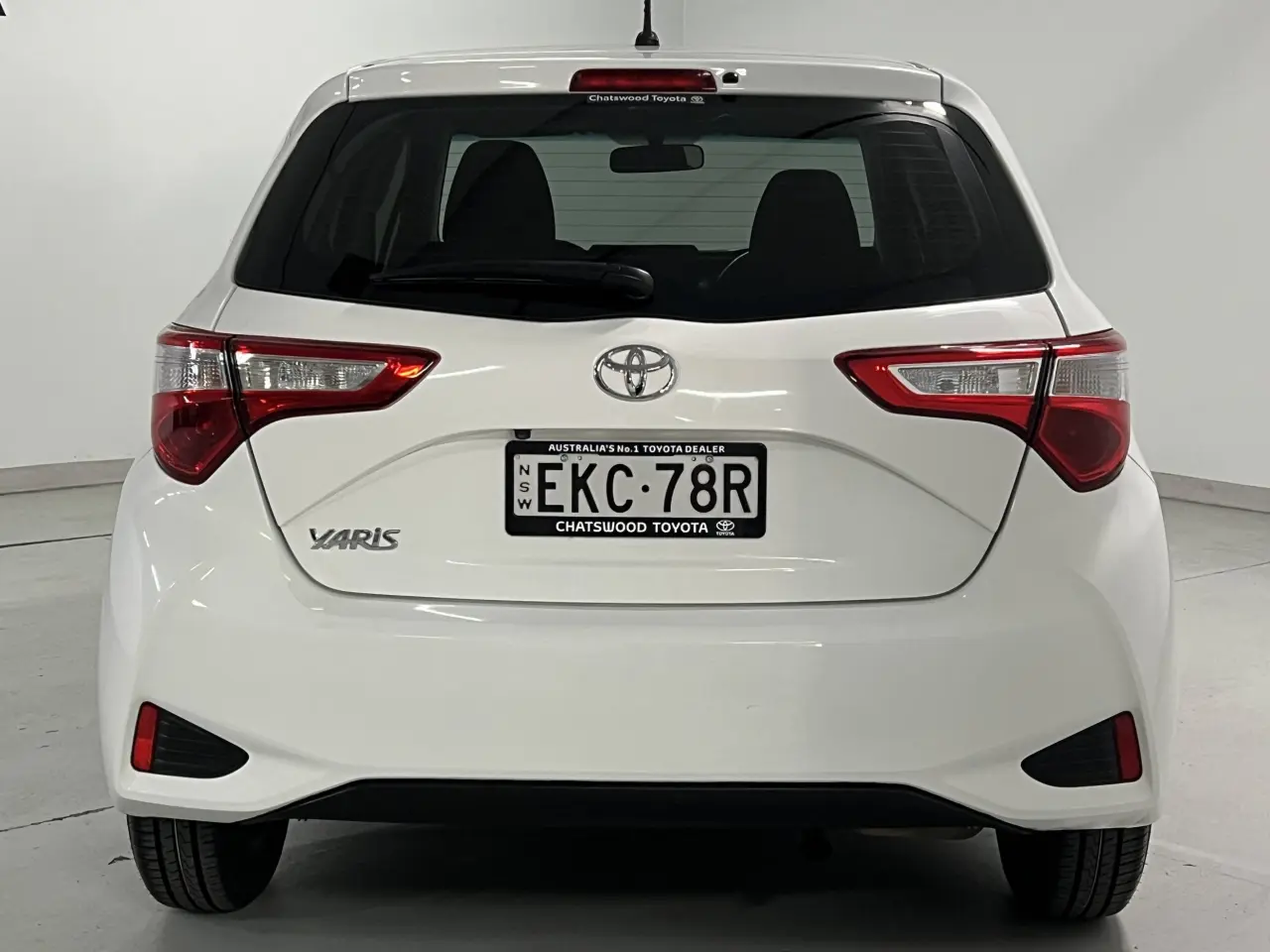2017 TOYOTA YARIS Gallery Image 7