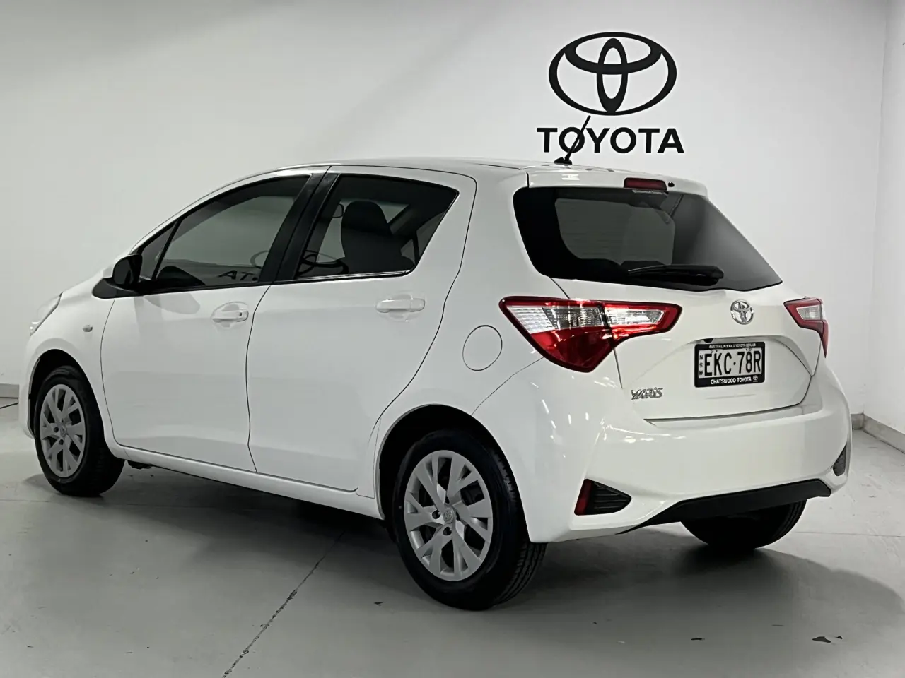 2017 TOYOTA YARIS Gallery Image 8