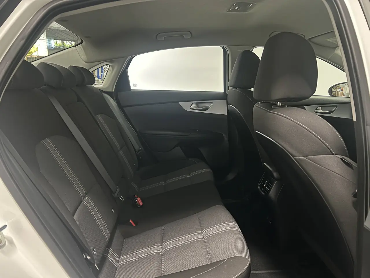 2022 KIA CERATO Gallery Image 11