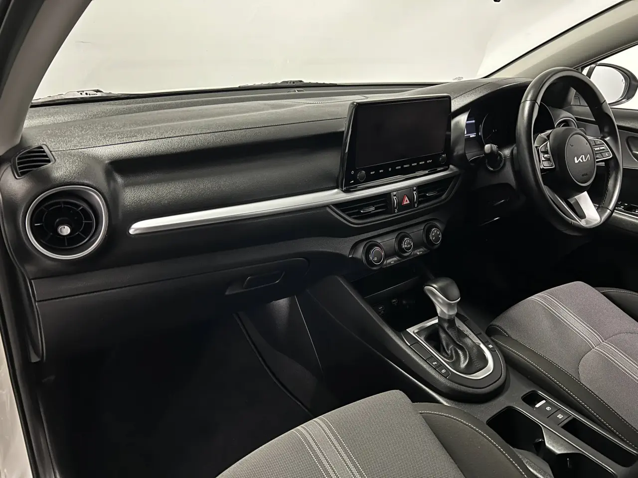 2022 KIA CERATO Gallery Image 14