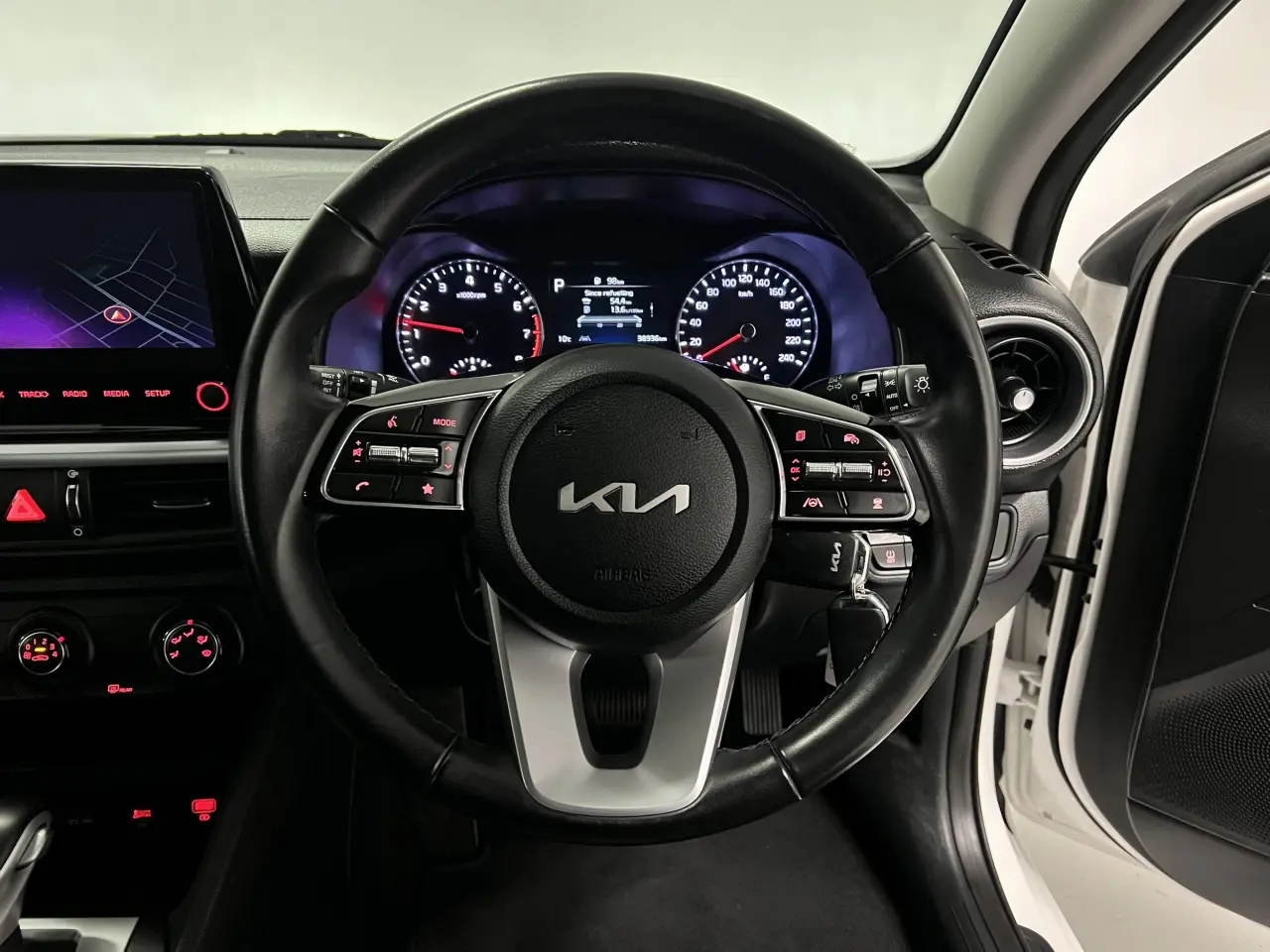 2022 KIA CERATO Gallery Image 16