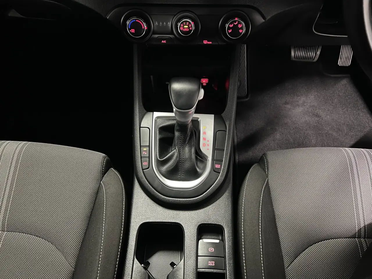 2022 KIA CERATO Gallery Image 19