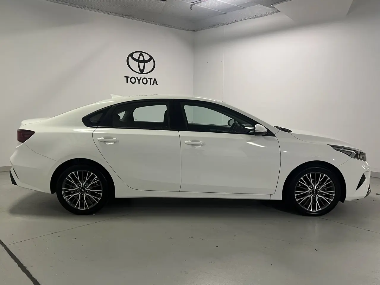 2022 KIA CERATO Gallery Image 4