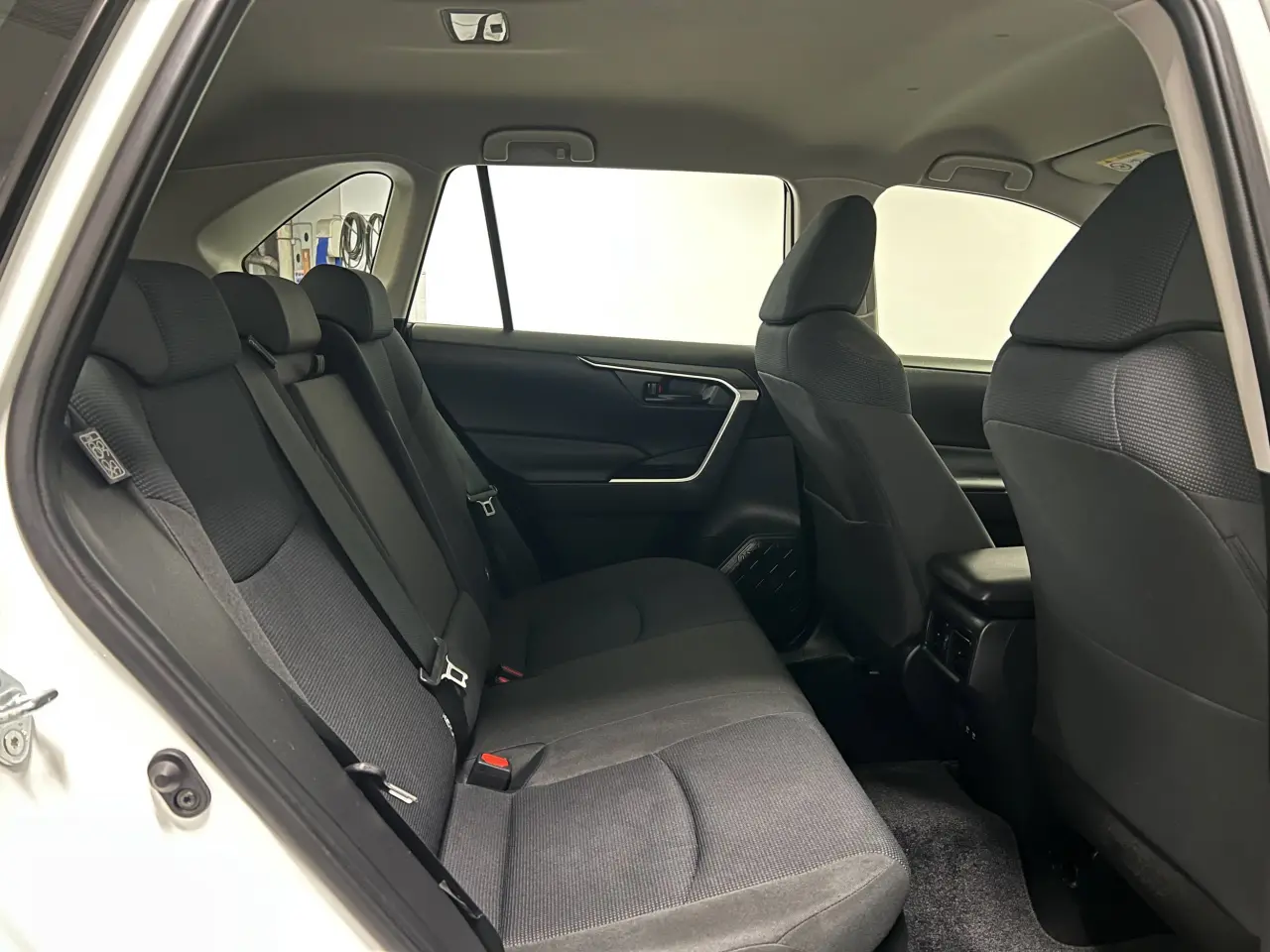 2020 TOYOTA RAV4 HYBRID Gallery Image 11