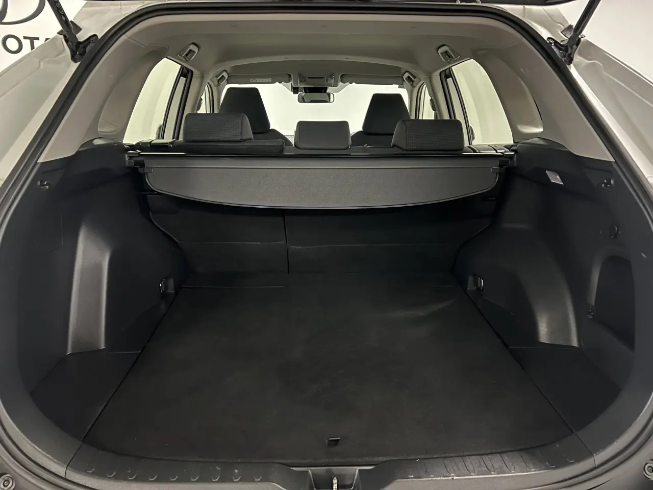 2020 TOYOTA RAV4 HYBRID Gallery Image 12