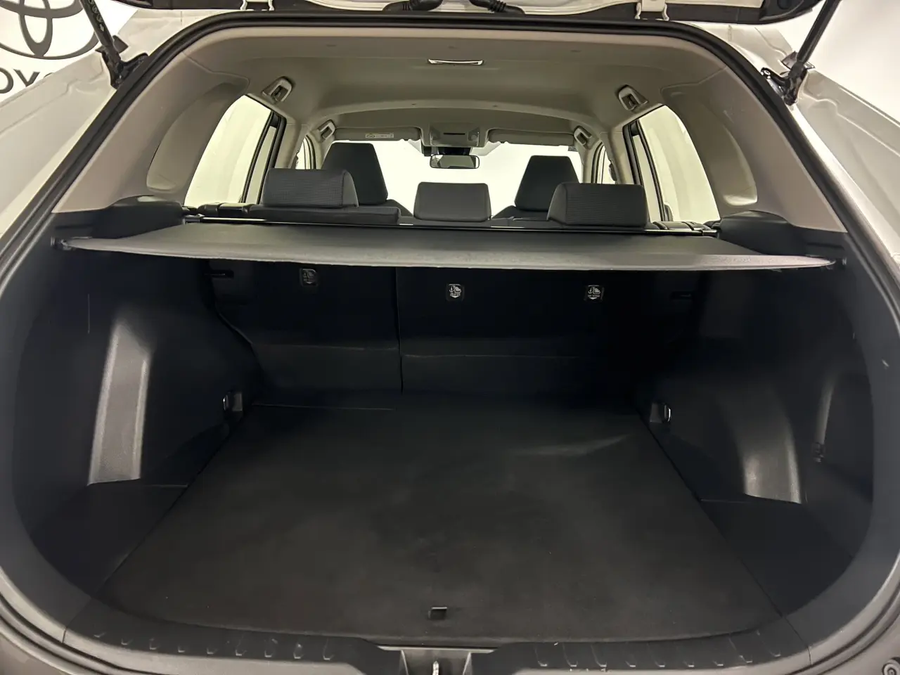 2020 TOYOTA RAV4 HYBRID Gallery Image 13
