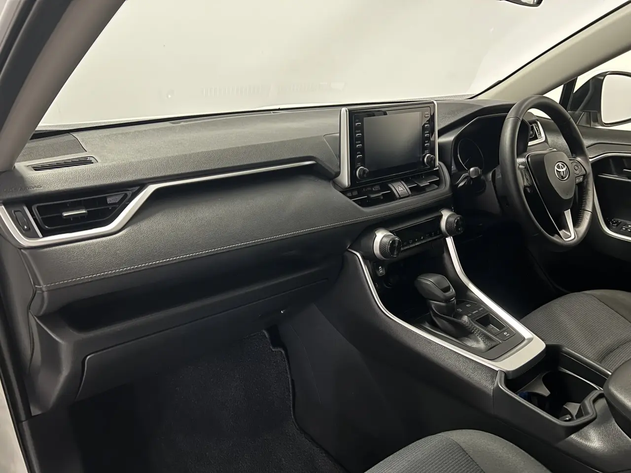 2020 TOYOTA RAV4 HYBRID Gallery Image 15