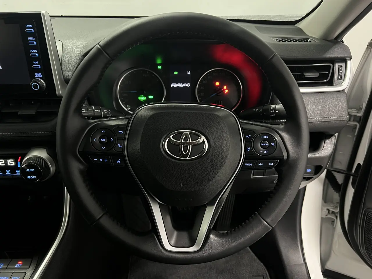 2020 TOYOTA RAV4 HYBRID Gallery Image 17