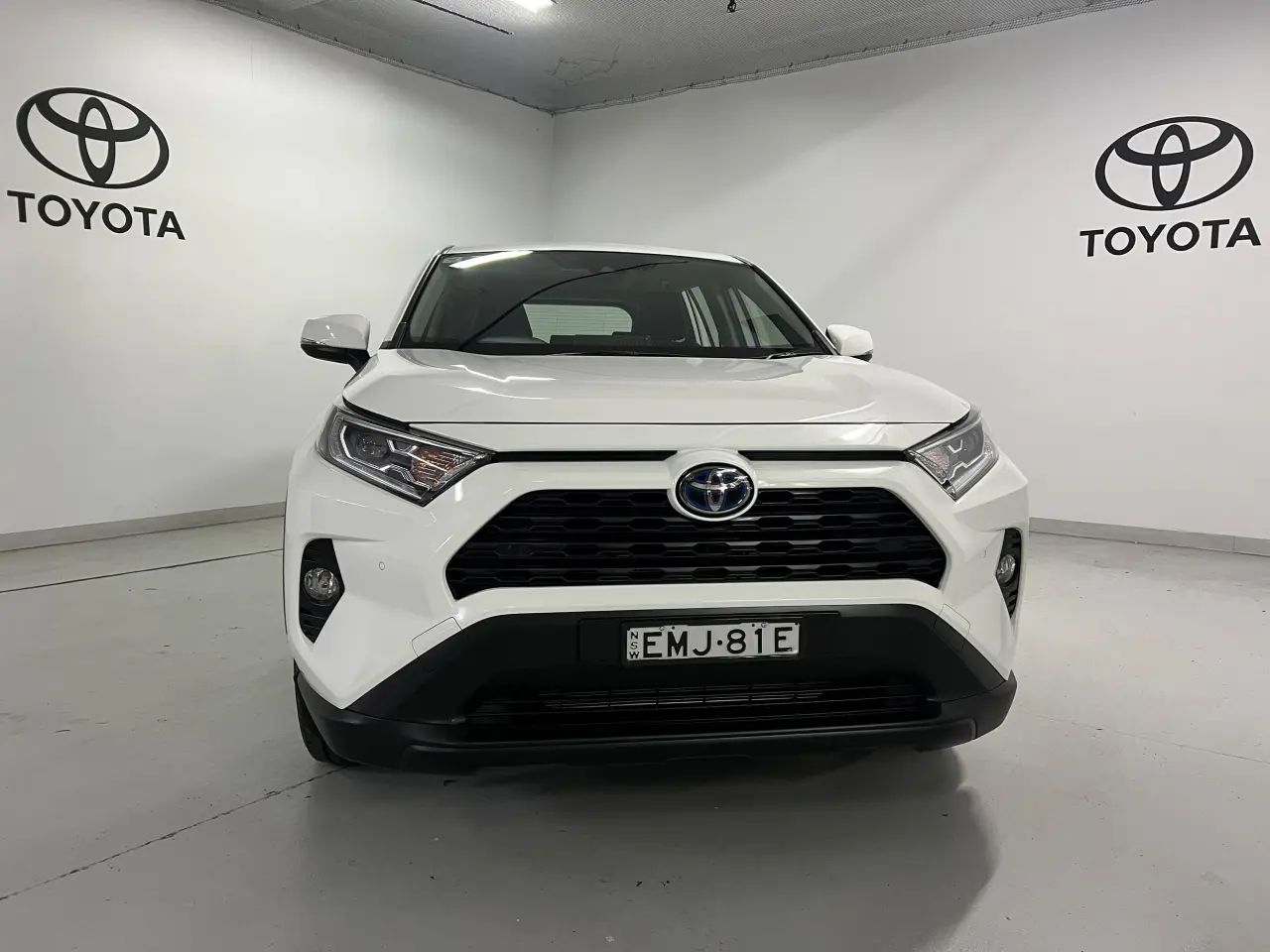 2020 TOYOTA RAV4 HYBRID Gallery Image 2