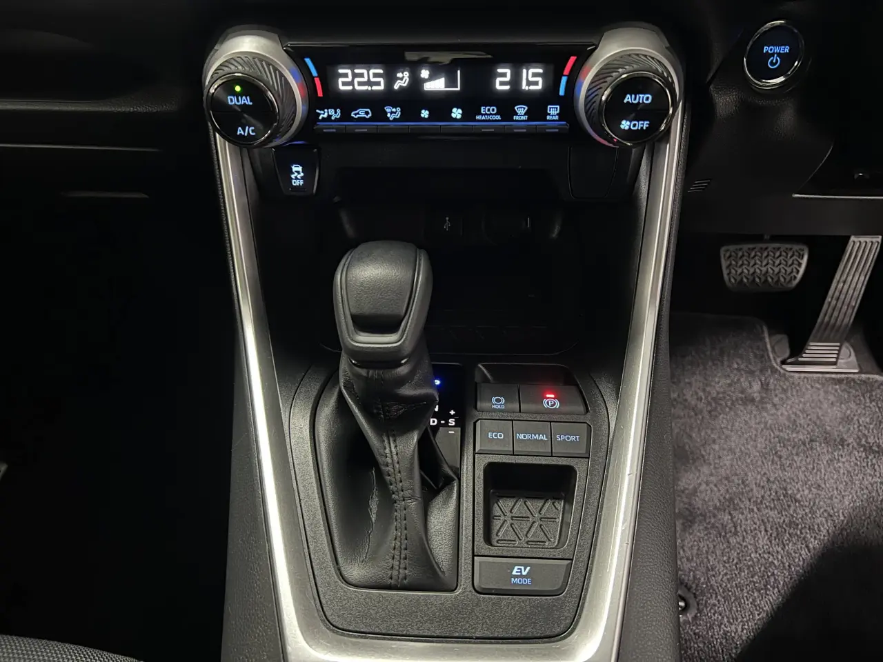 2020 TOYOTA RAV4 HYBRID Gallery Image 20