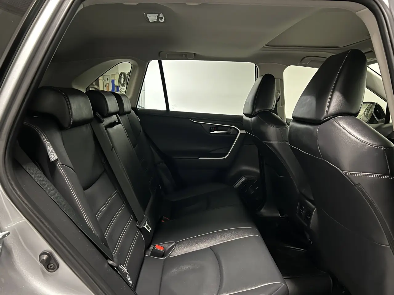 2020 TOYOTA RAV4 HYBRID Gallery Image 11