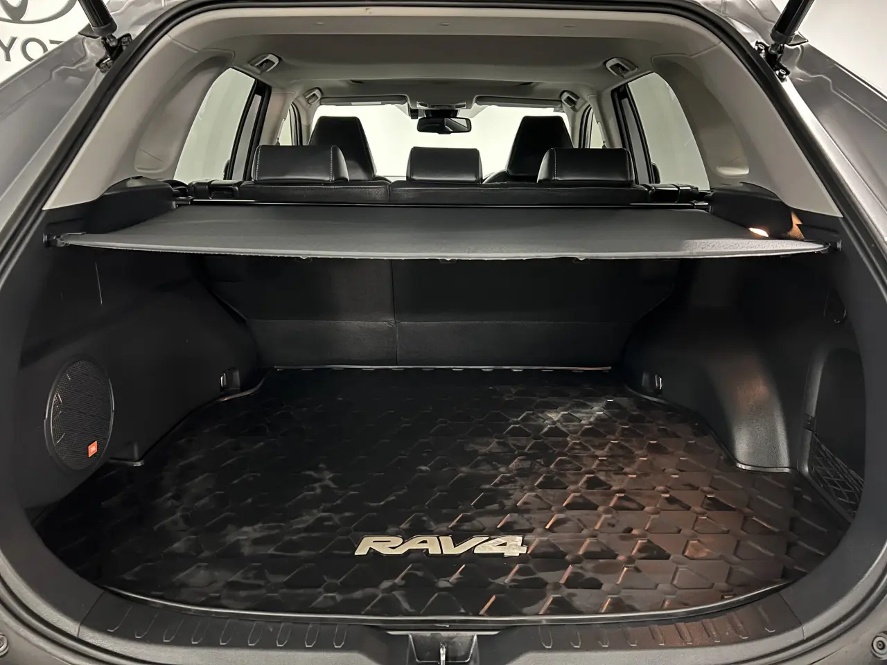 2020 TOYOTA RAV4 HYBRID Gallery Image 13