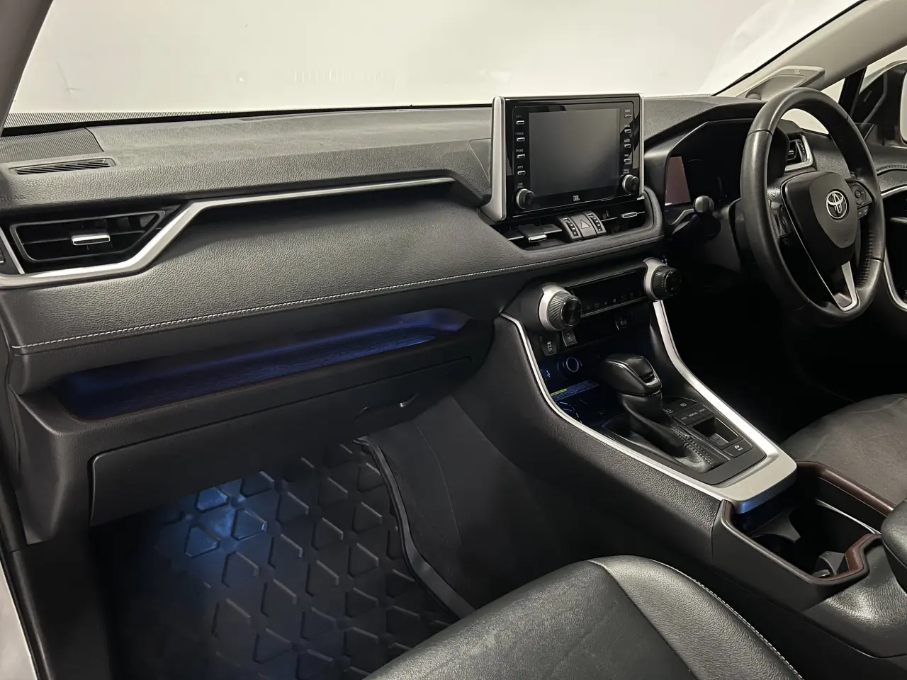2020 TOYOTA RAV4 HYBRID Gallery Image 15