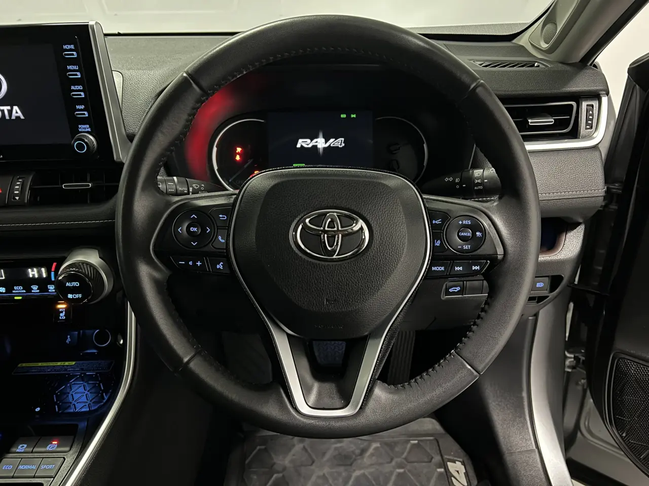 2020 TOYOTA RAV4 HYBRID Gallery Image 17