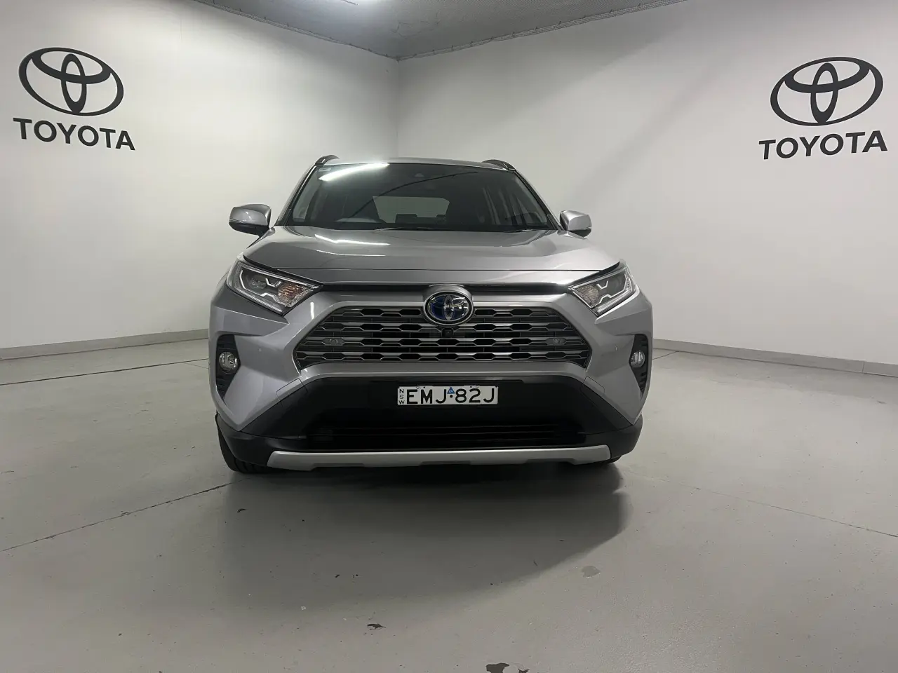 2020 TOYOTA RAV4 HYBRID Gallery Image 2