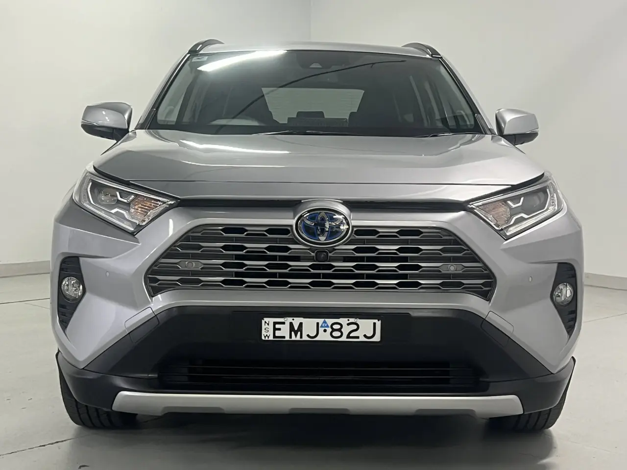 2020 TOYOTA RAV4 HYBRID Gallery Image 3