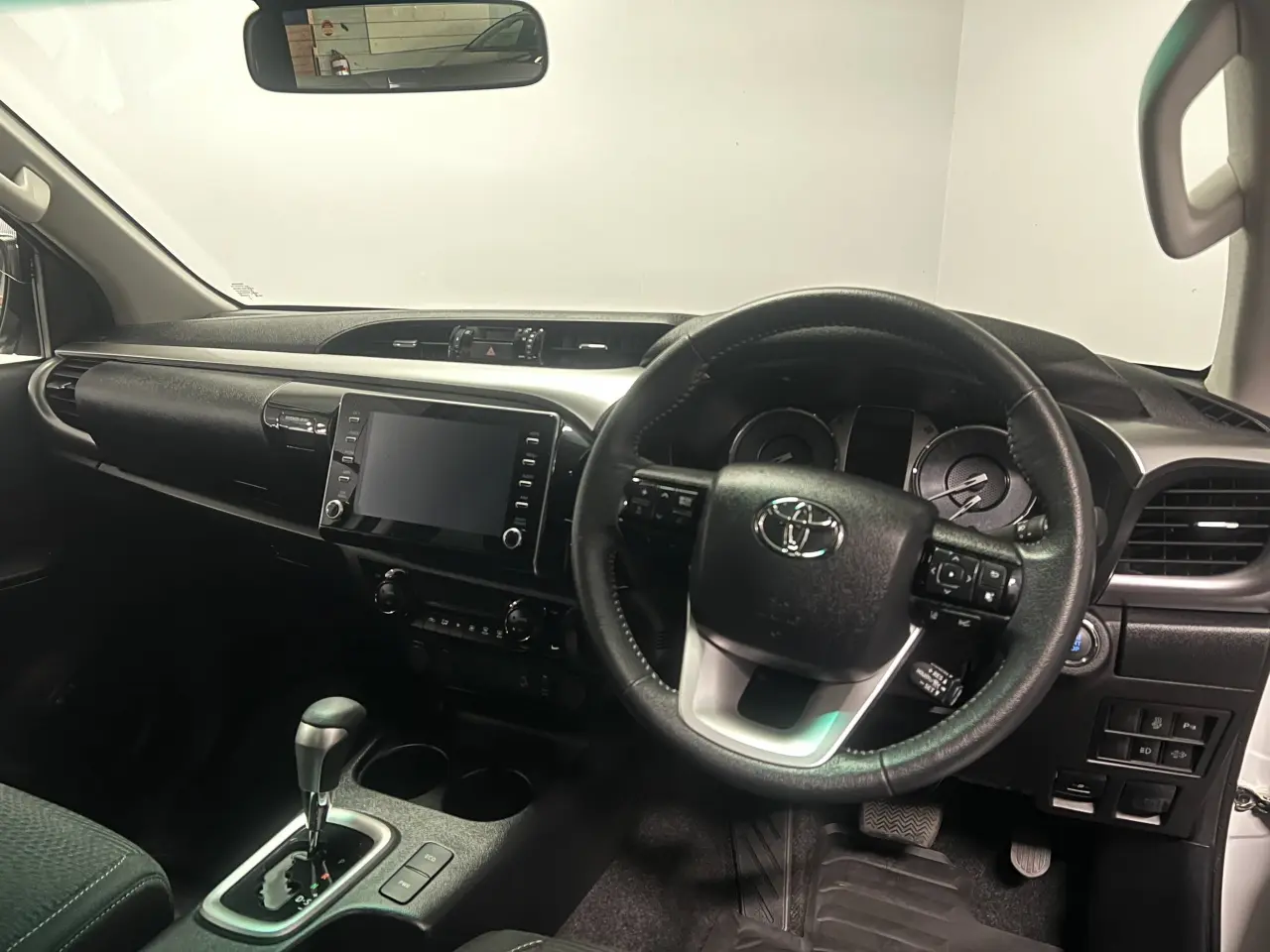 2023 TOYOTA HILUX Gallery Image 10