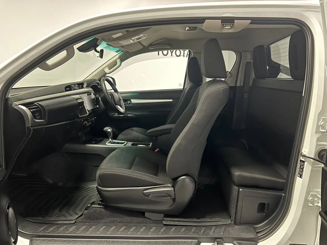 2023 TOYOTA HILUX Gallery Image 15