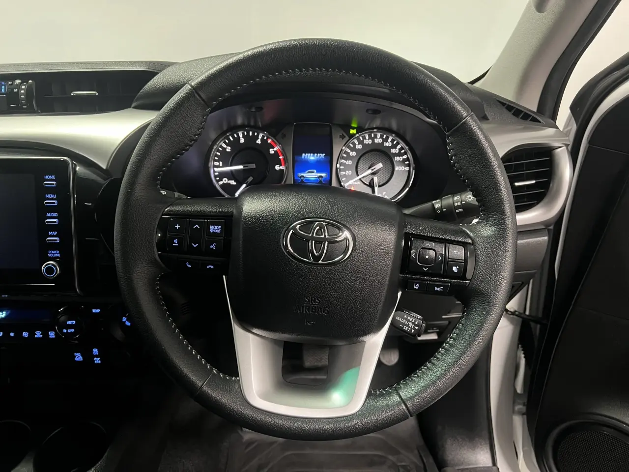 2023 TOYOTA HILUX Gallery Image 18
