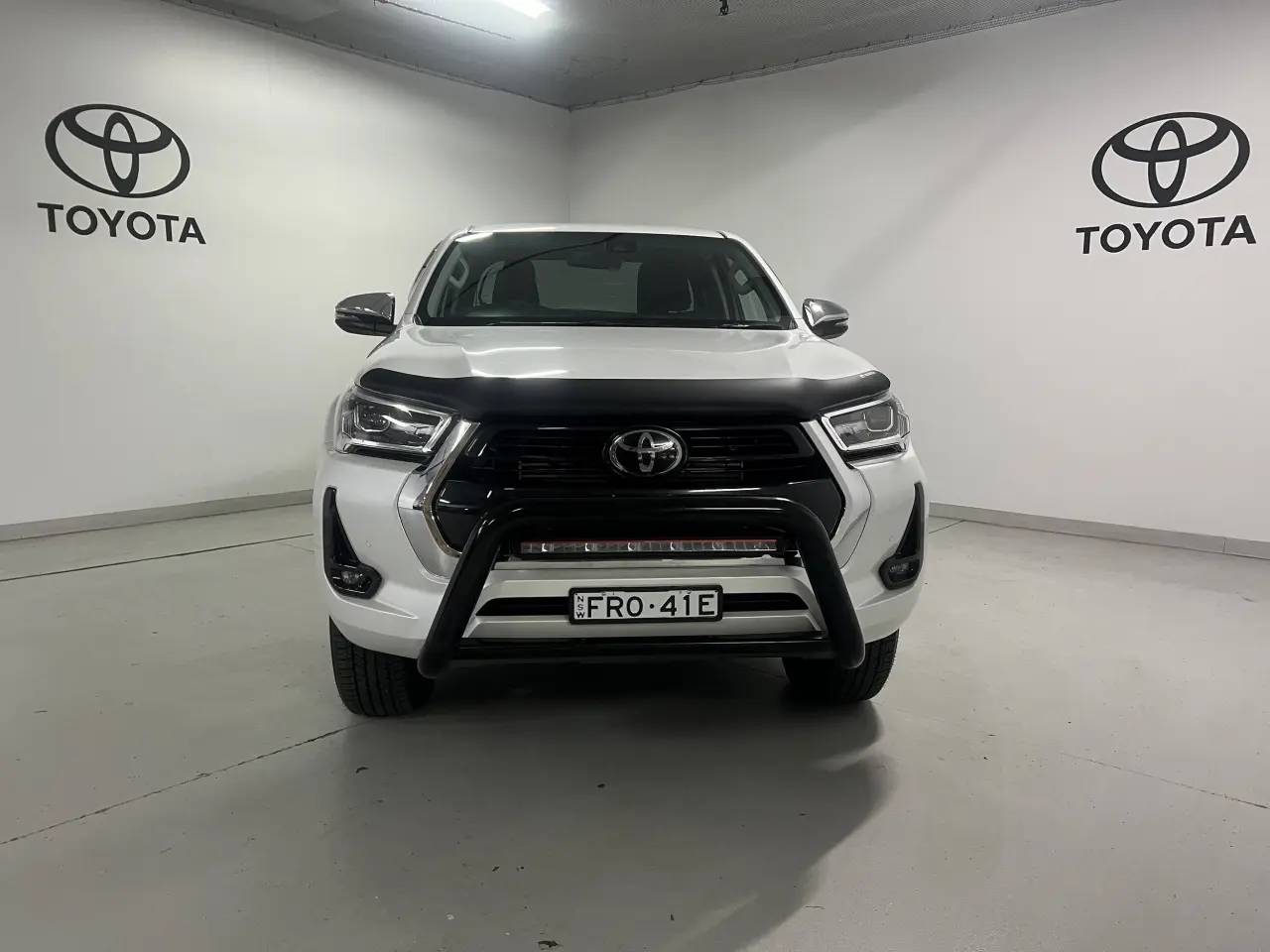 2023 TOYOTA HILUX Gallery Image 2