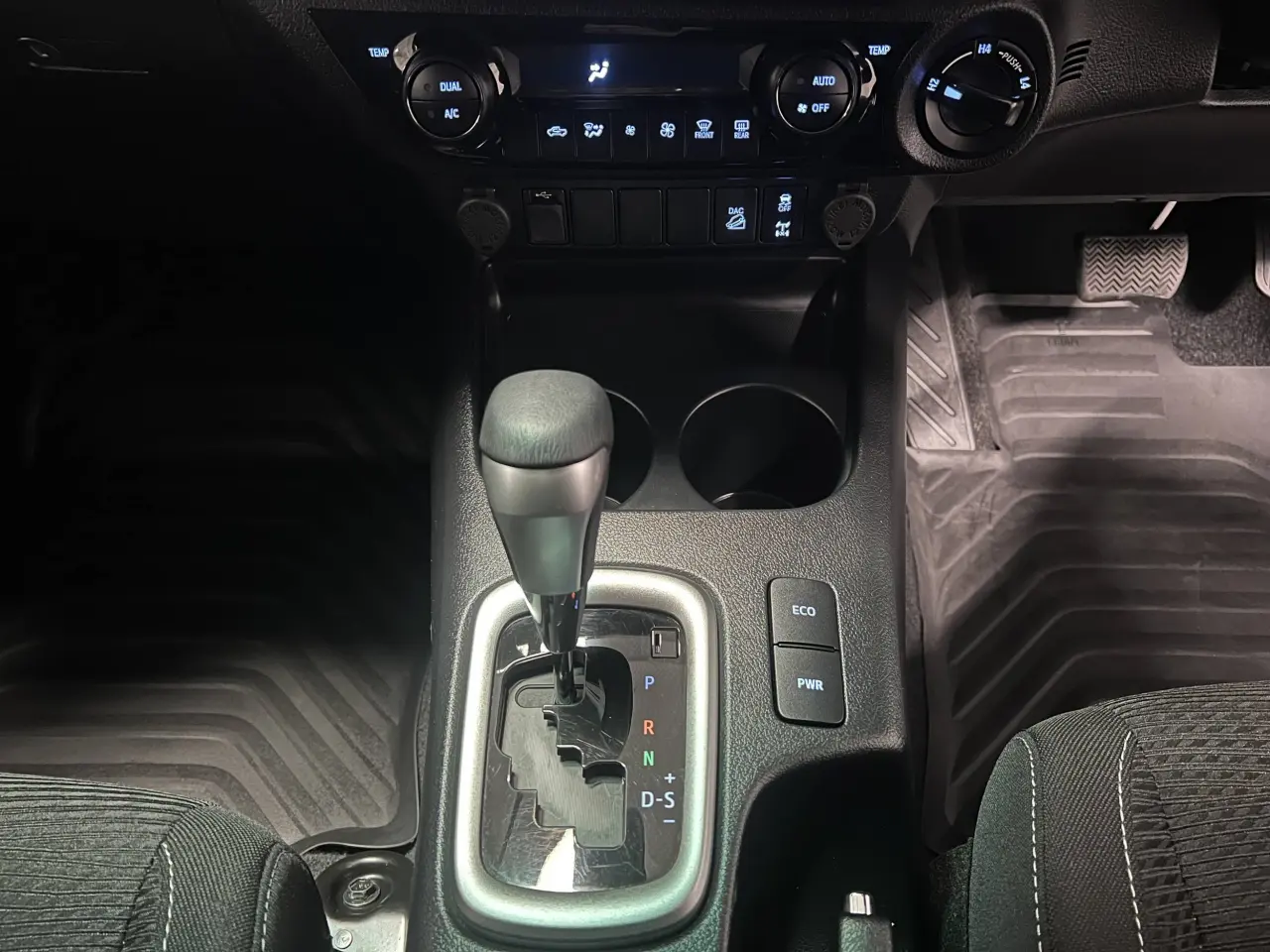 2023 TOYOTA HILUX Gallery Image 21