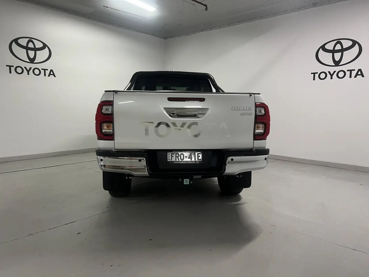 2023 TOYOTA HILUX Gallery Image 6