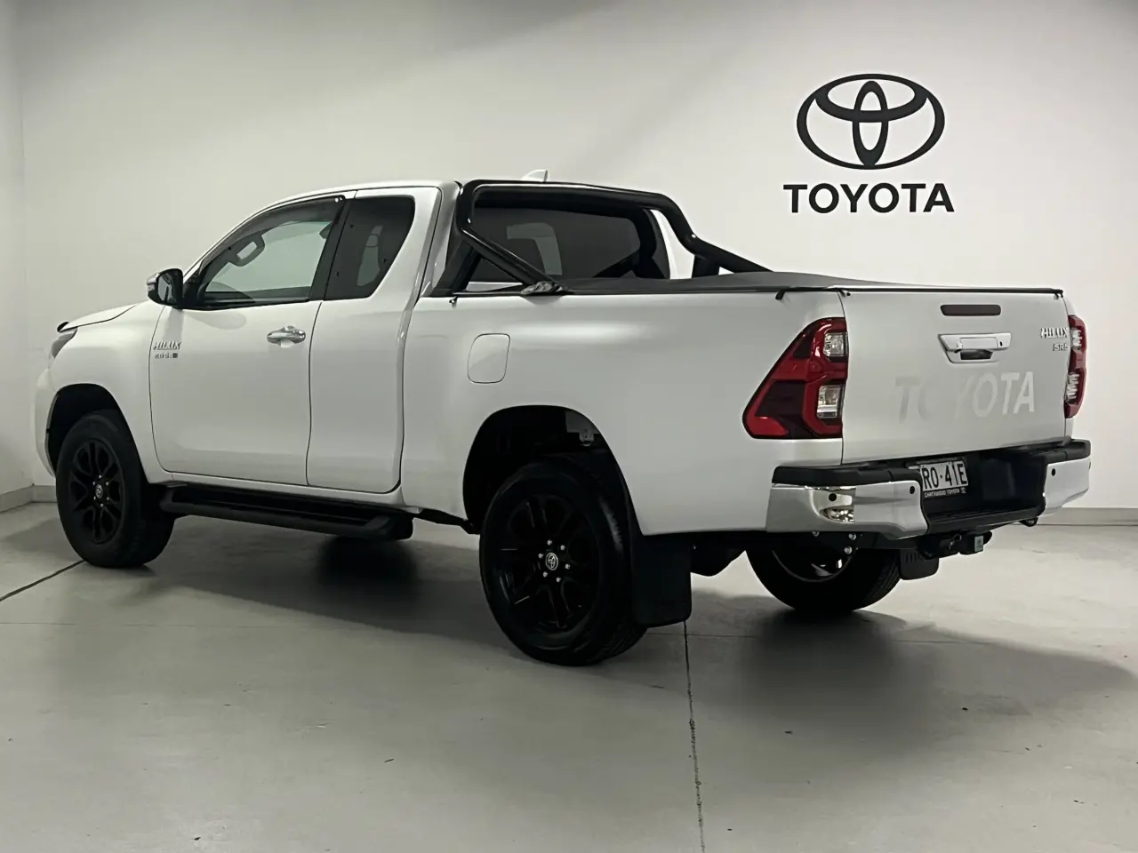 2023 TOYOTA HILUX Gallery Image 8