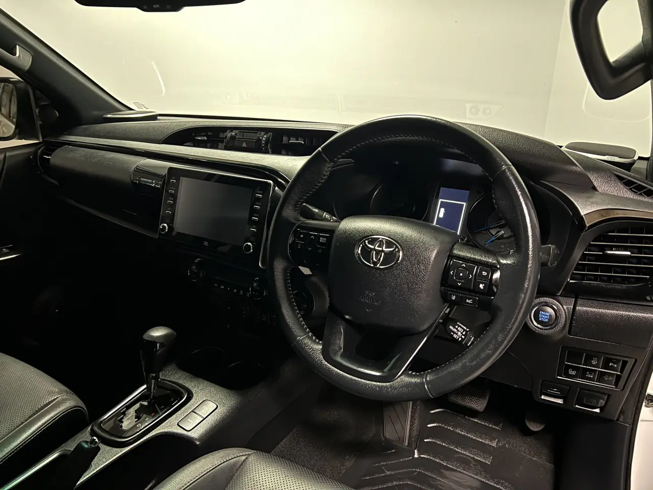 2023 TOYOTA HILUX Gallery Image 10