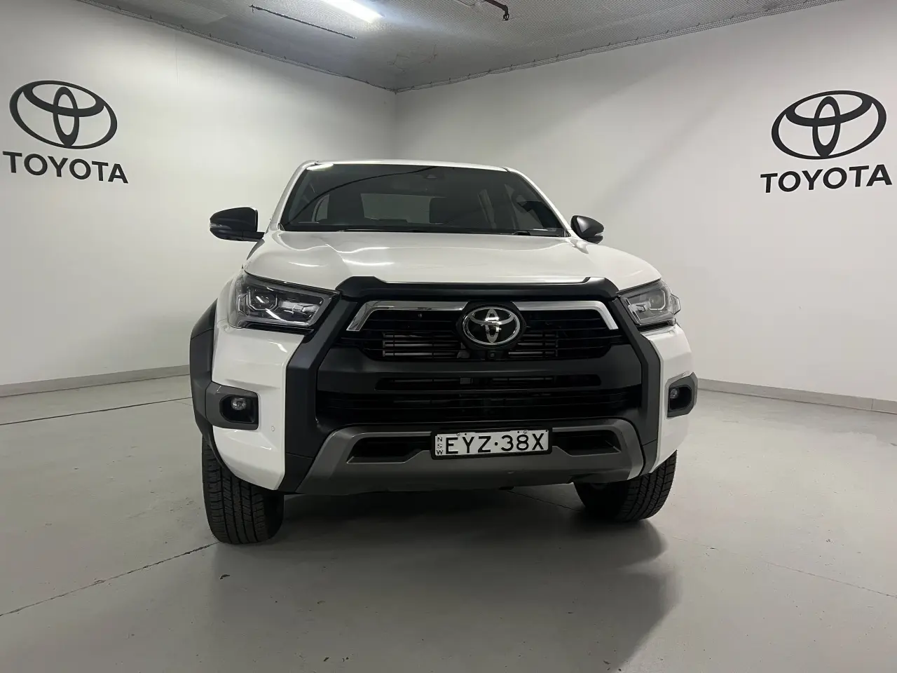 2023 TOYOTA HILUX Gallery Image 2
