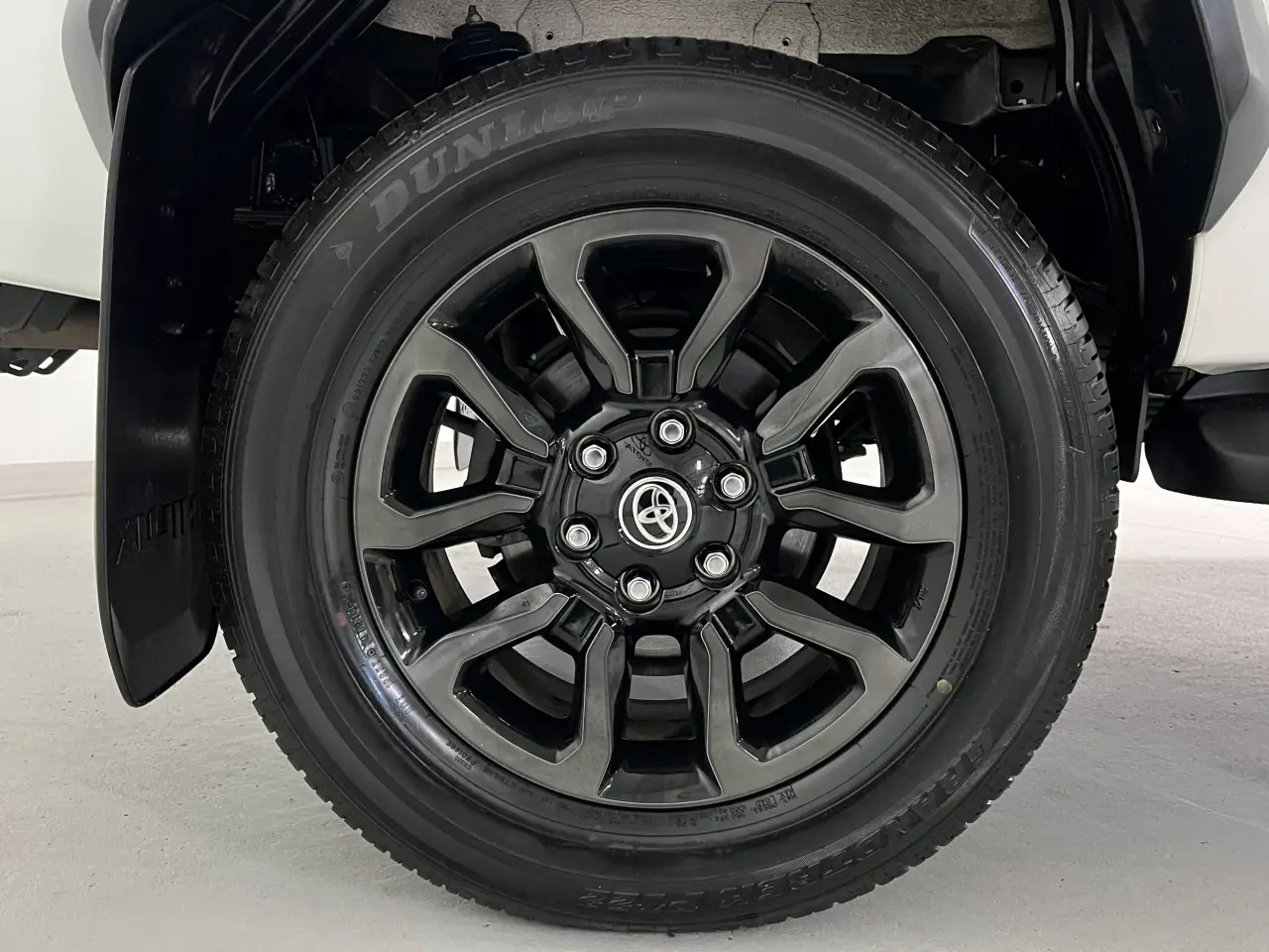 2023 TOYOTA HILUX Gallery Image 5