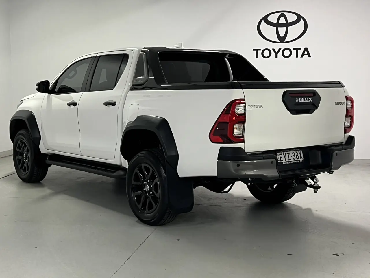 2023 TOYOTA HILUX Gallery Image 8